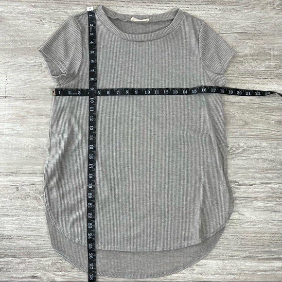 Poetry Gray Open Side(both Side) Gray Short Sleeve Blouse - Picture 5 of 6